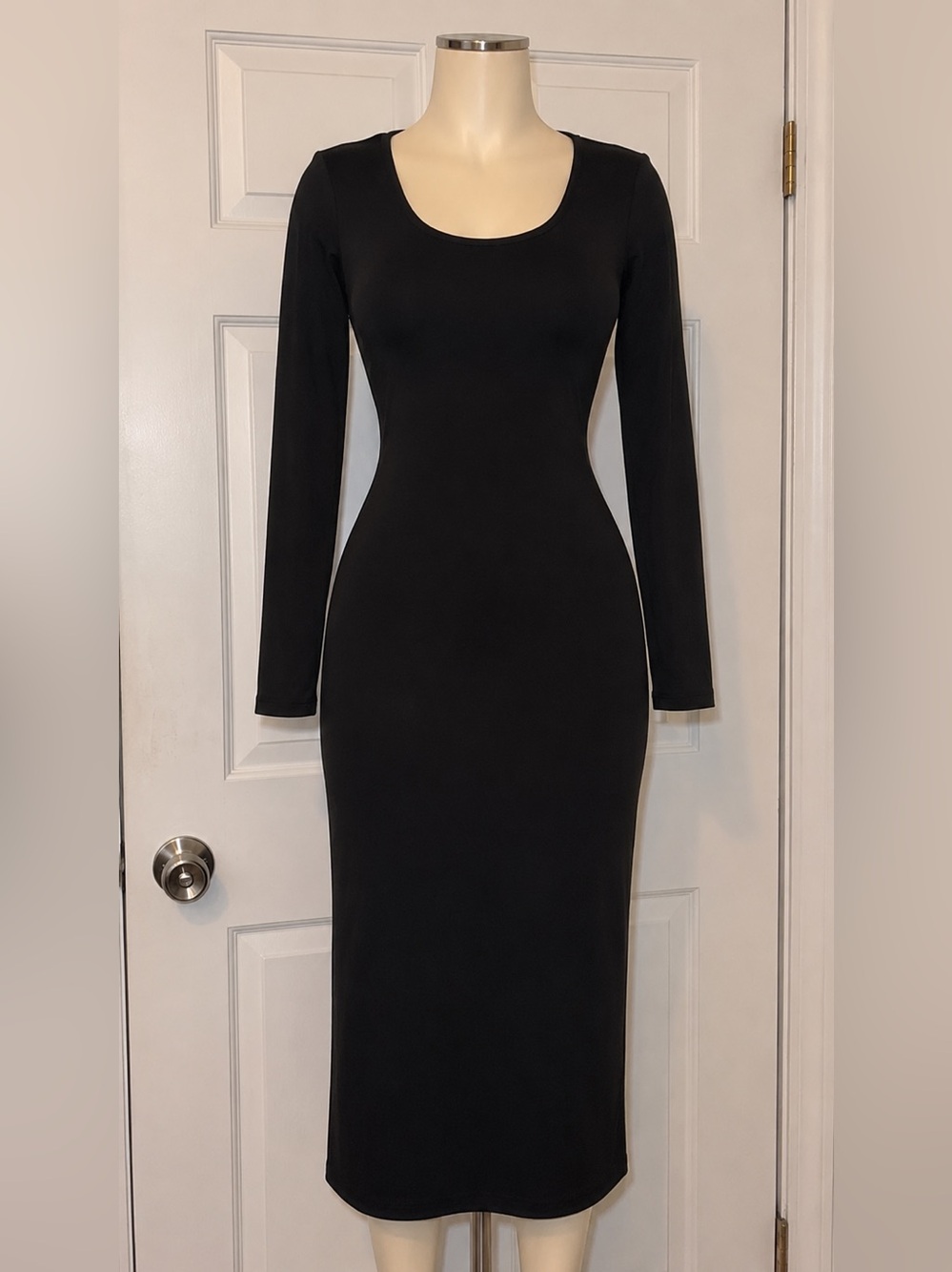 Women's Black Long Sleeve Scoop Neck Bodycon Dress